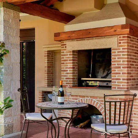 Holiday House Arena Pula Exterior photo