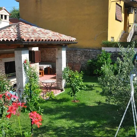Holiday House Arena Pula Exterior photo