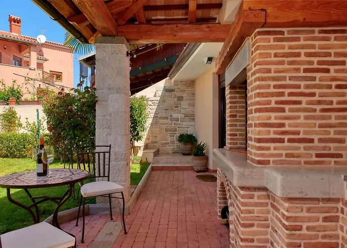 Holiday House Arena