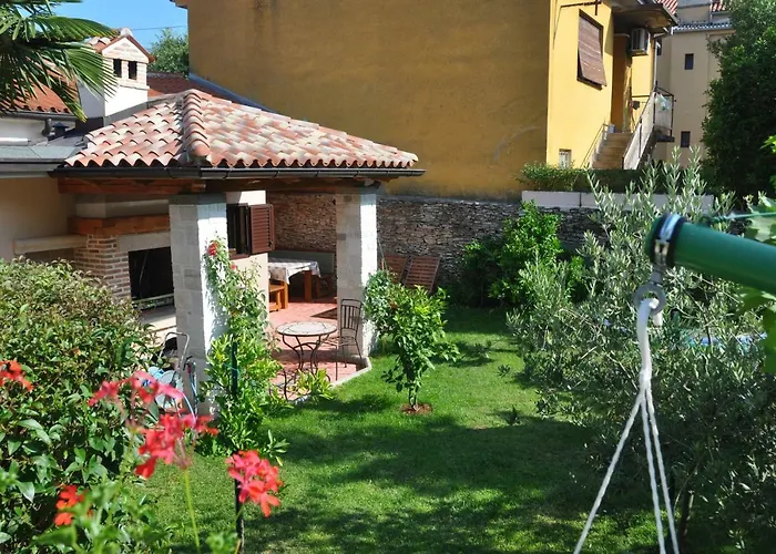 Holiday House Arena