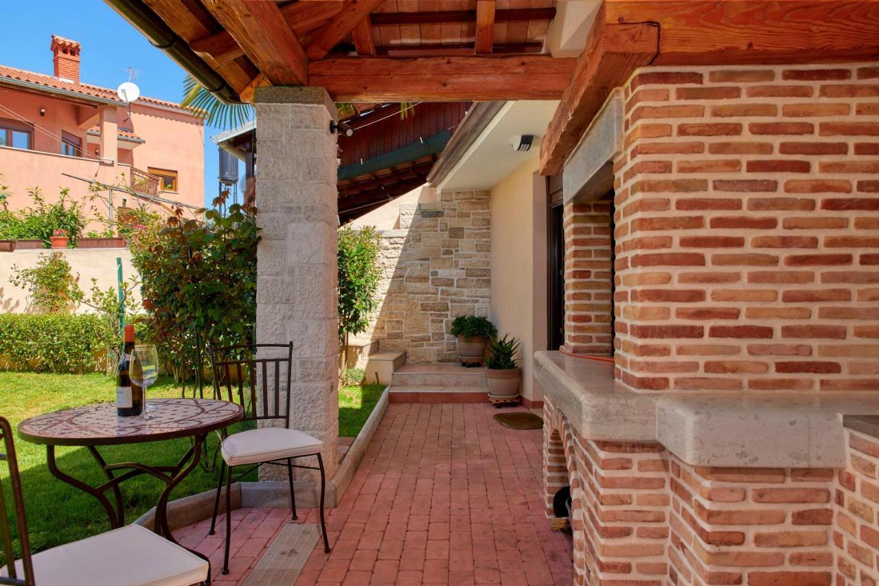 Holiday House Arena