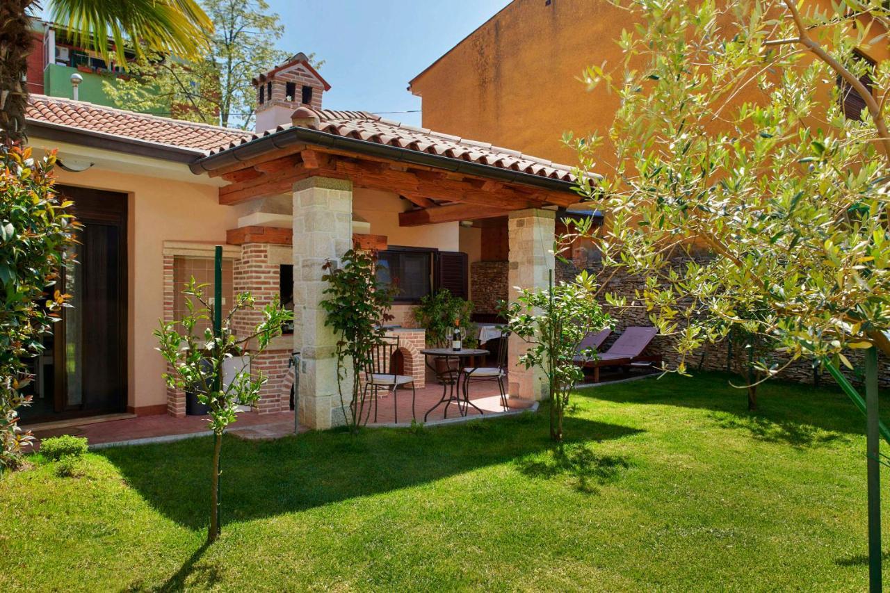 Holiday House Arena *