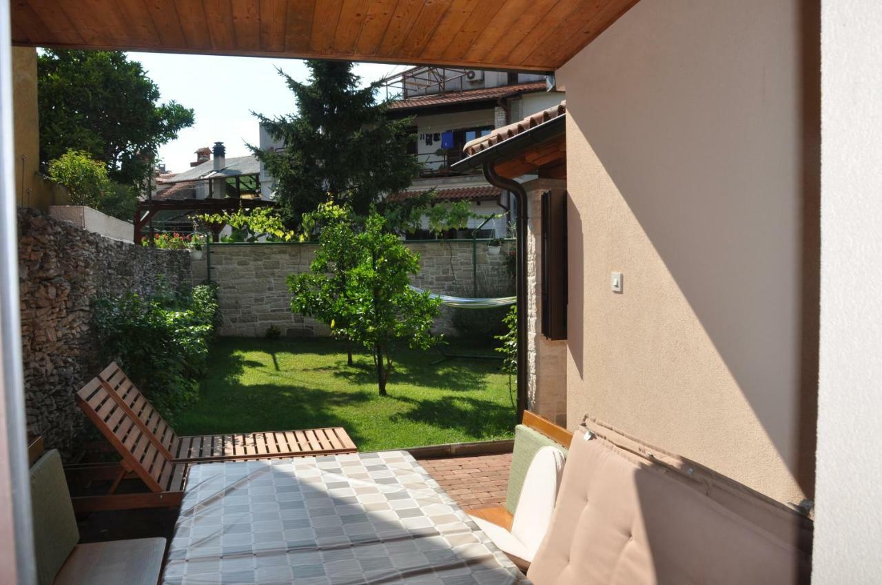 Holiday House Arena *