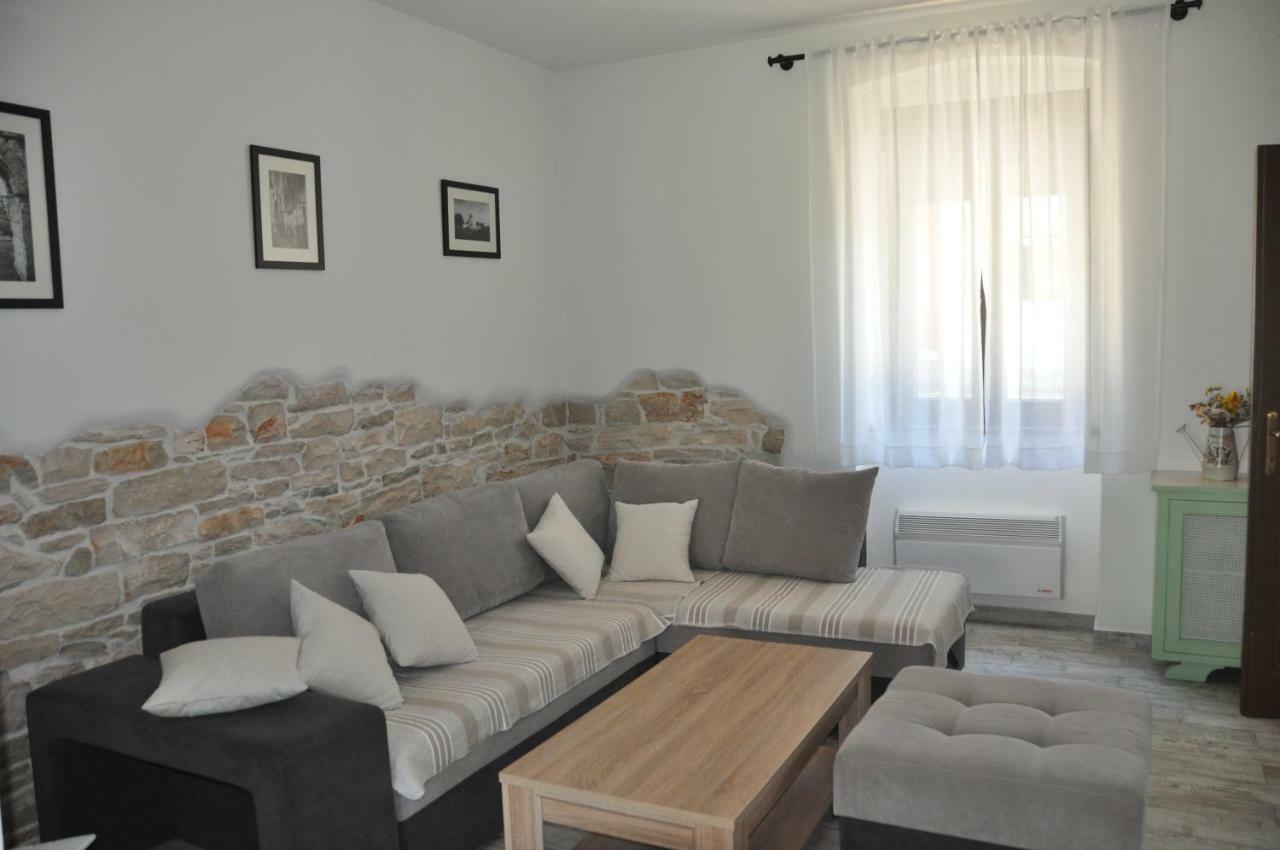 Holiday House Arena *
